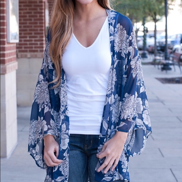 S-L (runs big) Navy Floral Cardigan kimono - Picture 5 of 7